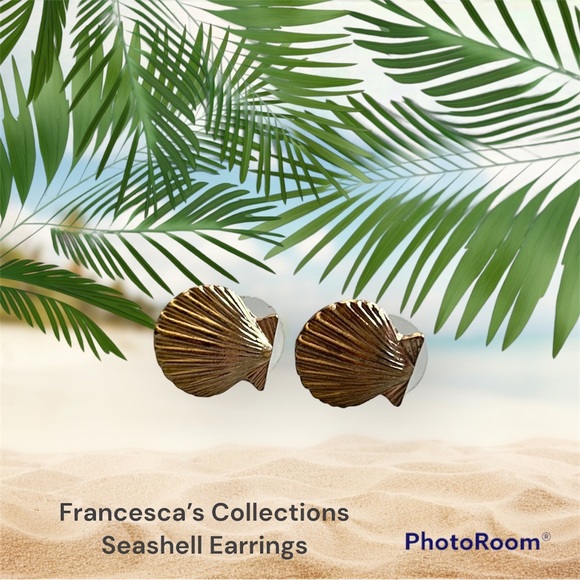 Francesca’s Collections Gold Seashell Stud Earrings - Picture 2 of 4